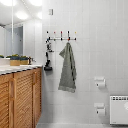 Apartment Bad, Lejl, 69