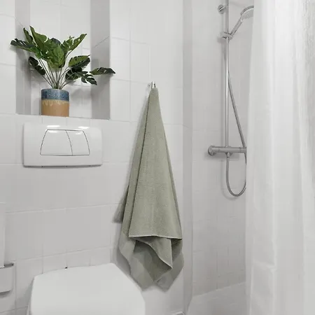 Apartment Bad, Lejl 69 *